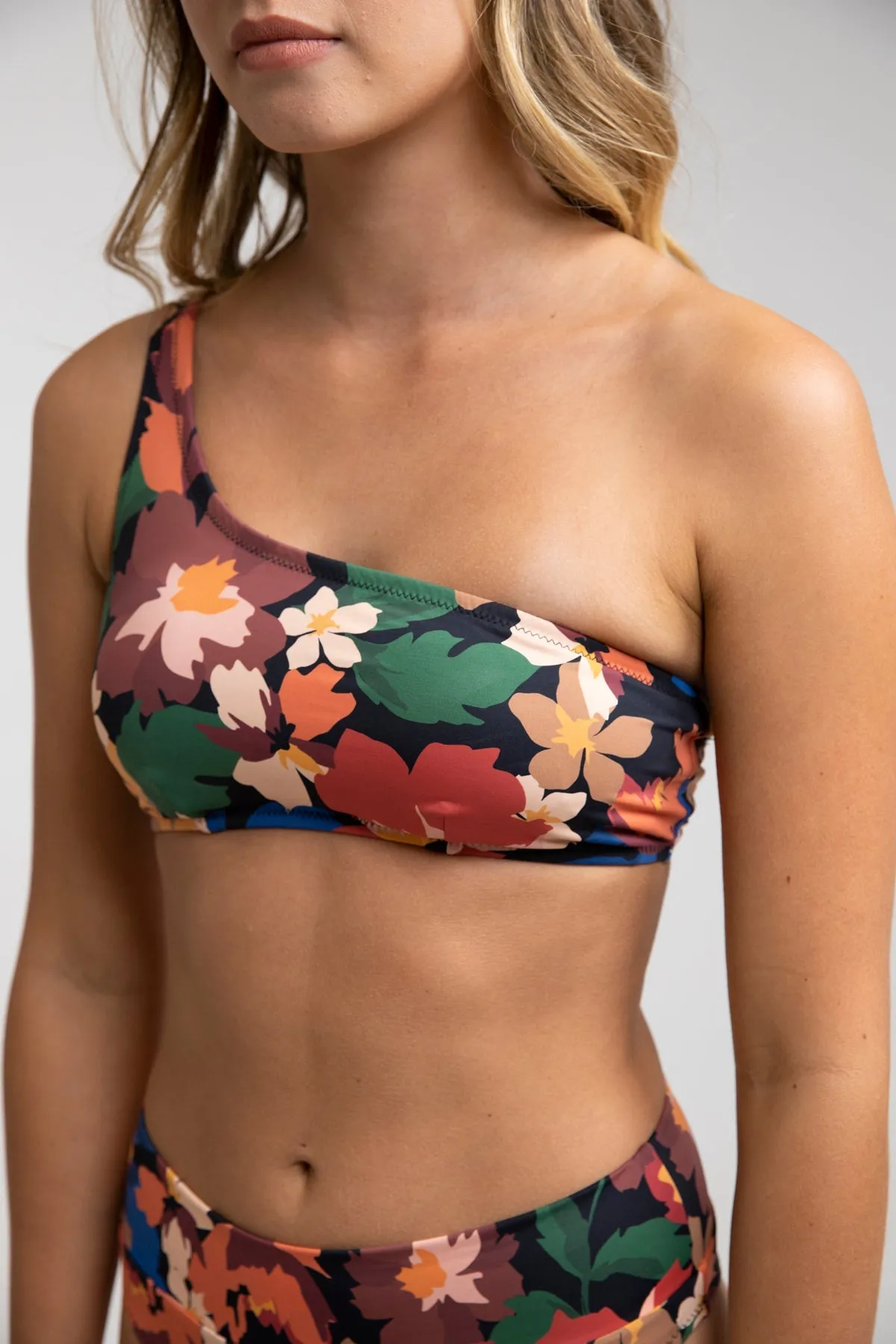 Rio Asymetric Top Black