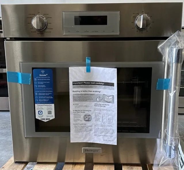 Thermador Professional Series POD301LW 30 Inch Single Wall Oven with 4.5 Cu. Ft., Self-Clean, Telescopic Racks, Meat Probe, Rotisserie, Convection, Halogen Lights and Wi-Fi