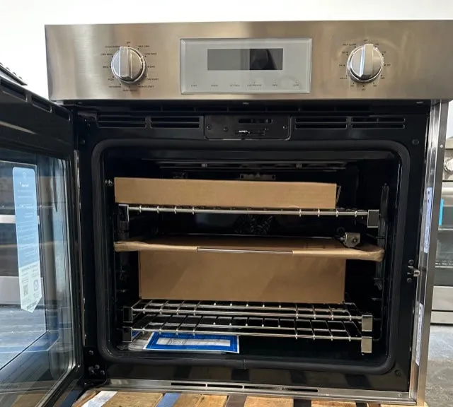Thermador Professional Series POD301LW 30 Inch Single Wall Oven with 4.5 Cu. Ft., Self-Clean, Telescopic Racks, Meat Probe, Rotisserie, Convection, Halogen Lights and Wi-Fi